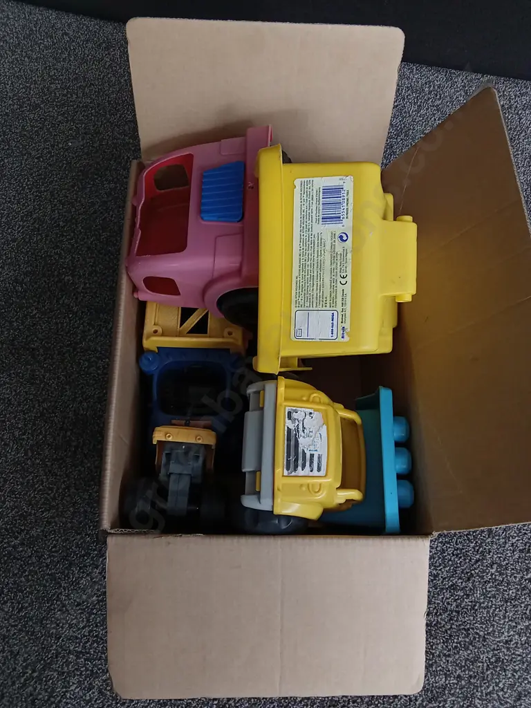 BOX OF PLASTIC TOY TRUCKS Image 1++