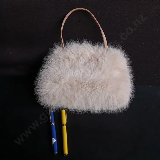 PAIR OF WRITING PENS AND FAUX FUR HANDBAG, LARGEST W 28 CM