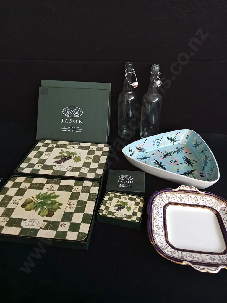 MIX OF SERVING WARE, INCLUDING 2 SETS OF JASON PLACEMATS AND COASTER SET, TALLEST H 32 CM Image 1++