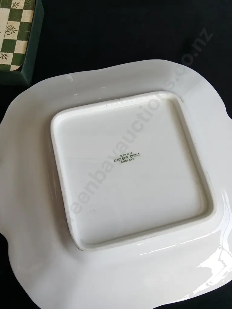 MIX OF SERVING WARE, INCLUDING 2 SETS OF JASON PLACEMATS AND COASTER SET, TALLEST H 32 CM Image 1++