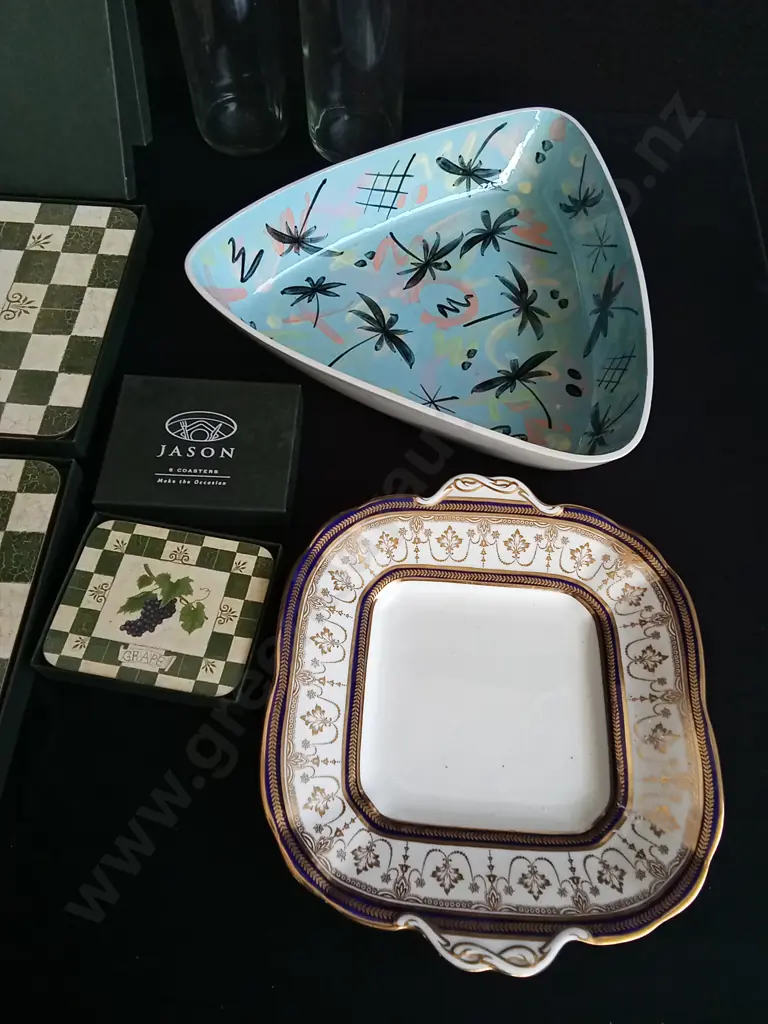 MIX OF SERVING WARE, INCLUDING 2 SETS OF JASON PLACEMATS AND COASTER SET, TALLEST H 32 CM Image 1++