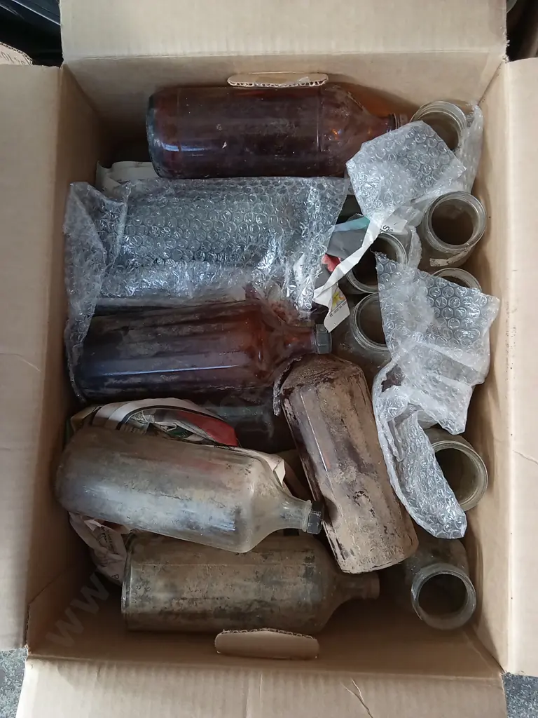 BOX OF VINTAGE GLASS BOTTLES Image 1++