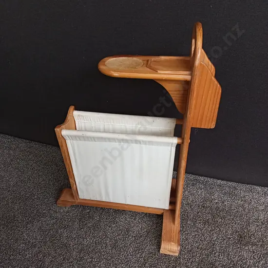 VINTAGE WOOD BUTLER MAGAZINE RACK, H 60 CM
