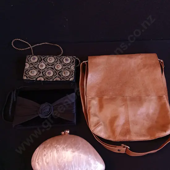 4 PIECES BAG AND CLUTCHES