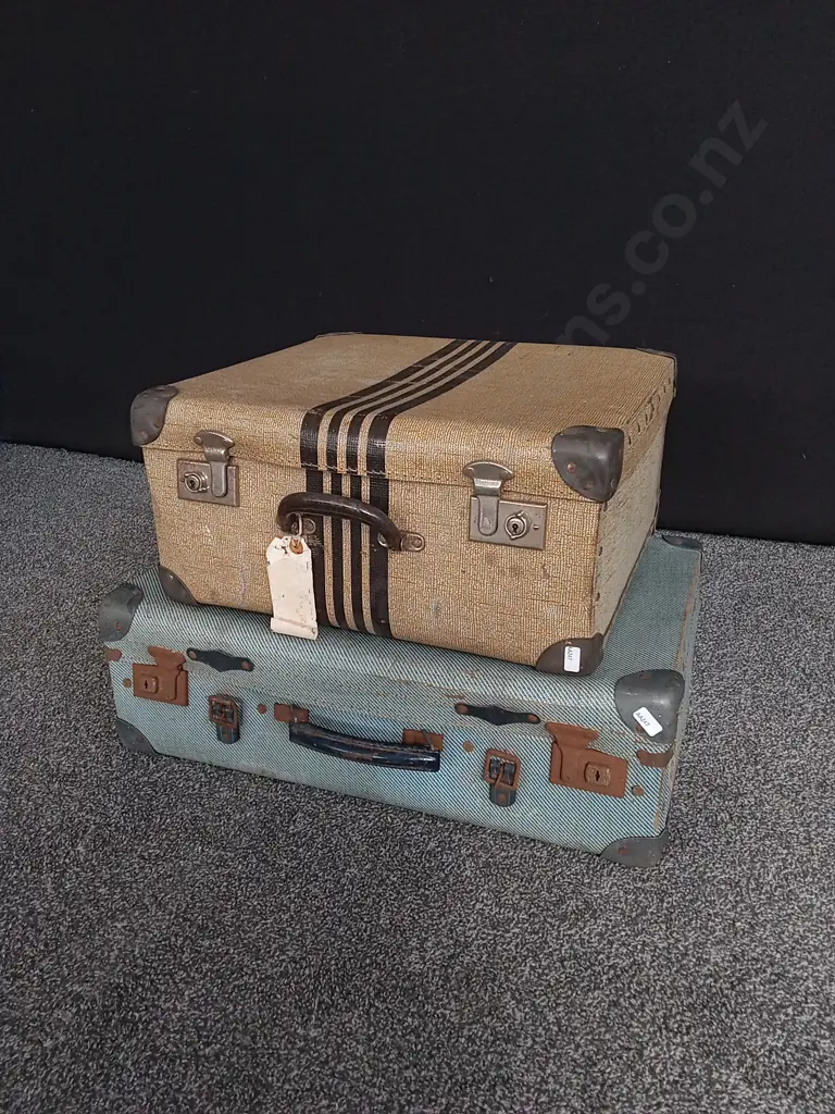 PAIR OF VINTAGE SUITCASES, LARGEST W 59 CM Image 1++