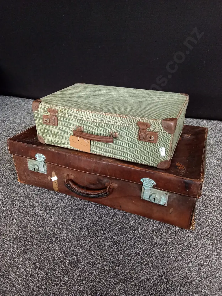 PAIR OF VINTAGE SUITCASES, LARGEST W 64.5 CM Image 1++