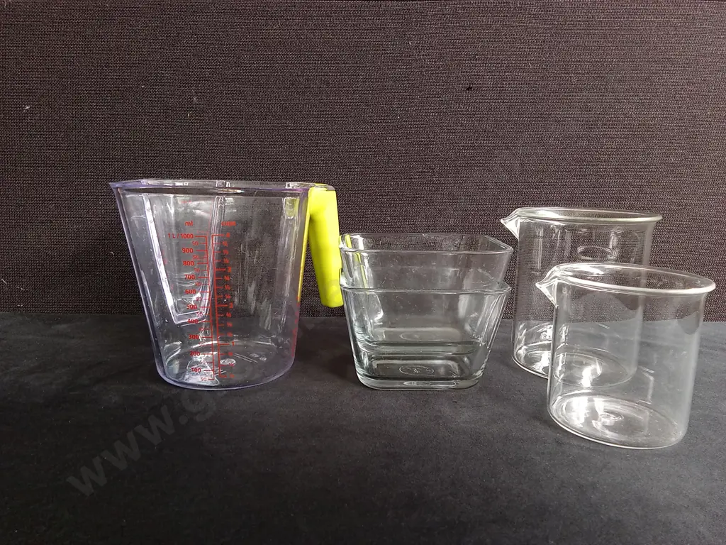 COLLECTION OF A GLASS MEASURING CUP AND BOWLS, MESURING CUP HAS, ML, CUPS, FL.OZ, PINTS, TSP, AND TBSP Image 1++