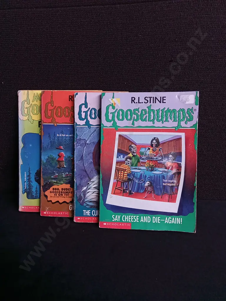 4 VINTAGE FIRST EDITION GOOSEBUMPS BOOKS Image 1++