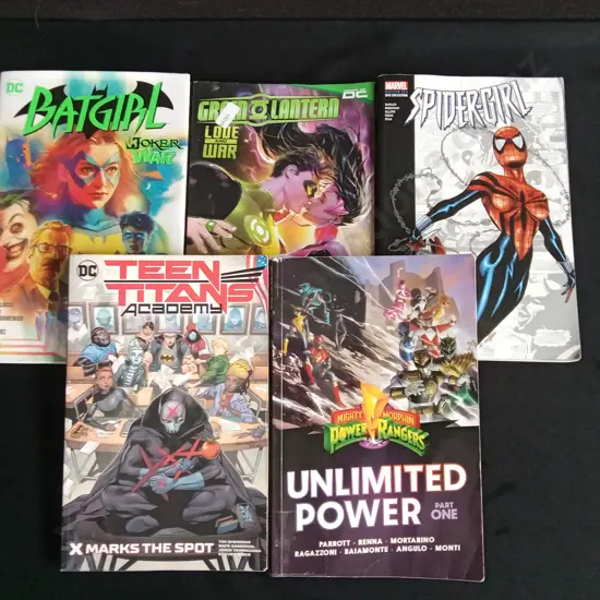 COLLECTION OF 5 SUPERHERO COMICS