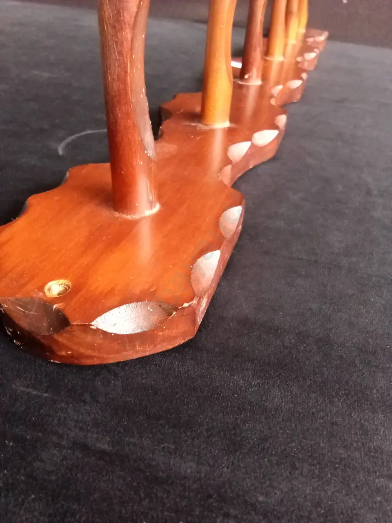TRADITIONAL WOODEN WALL HANGER WITH SCALLOPED EDGES, 75CM LONG Image 1++