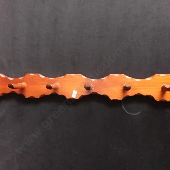 TRADITIONAL WOODEN WALL HANGER WITH SCALLOPED EDGES, 75CM LONG