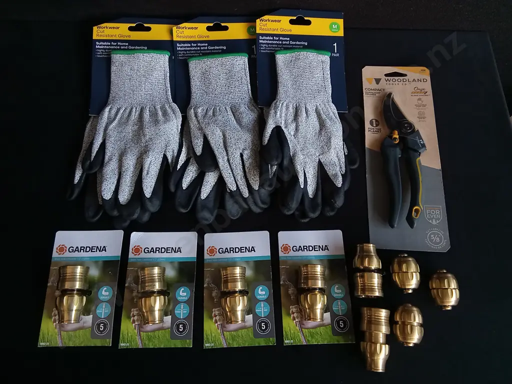 MIX OF BRAND NEW GARDENING PRODUCTS Image 1++