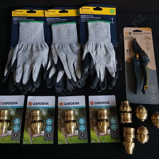MIX OF BRAND NEW GARDENING PRODUCTS