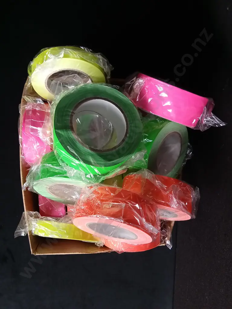 BOX OF FLAGGING TAPE, FLUORESCENT COLOURS Image 1++