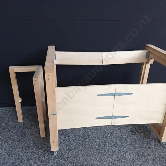 FOLDABLE WORKBENCH FRAME