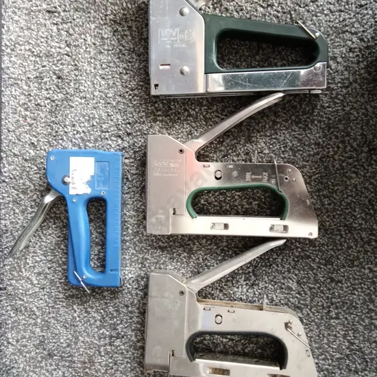 4 STAPLE GUNS WITH STAPLES