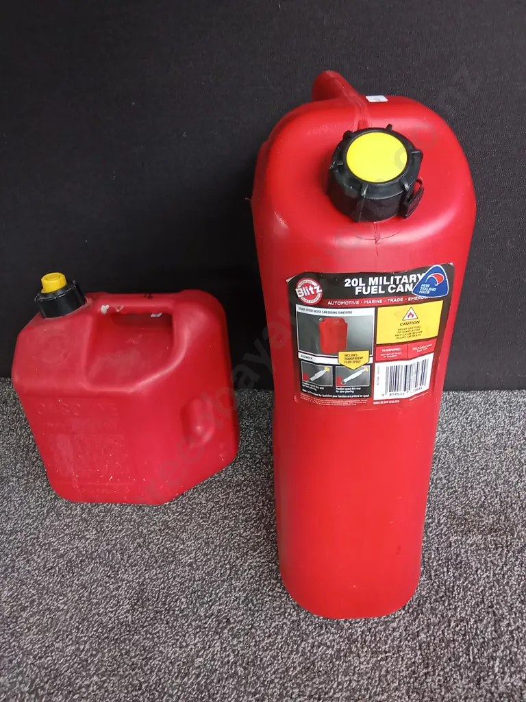 PAIR OF JERRY CANS, 20L AND 7.8L Image 1++