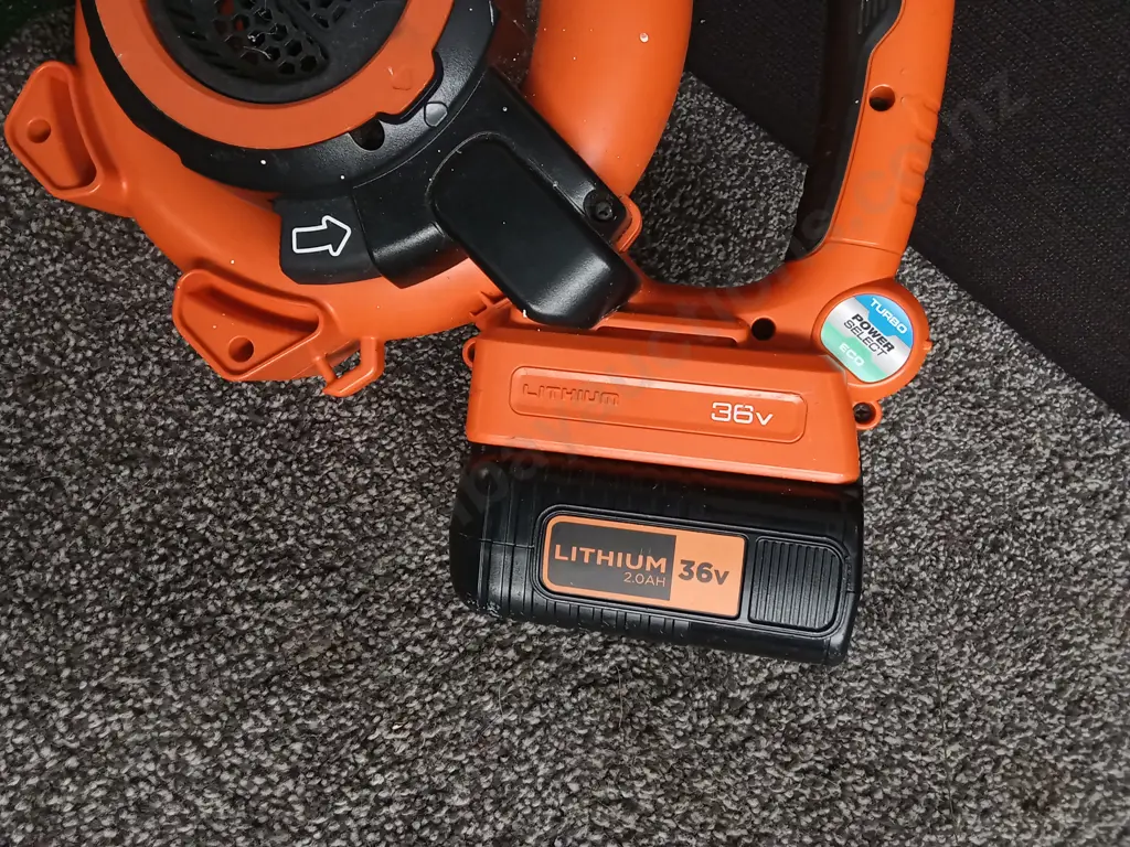 BLACK+DECKER BATTERY LEAF BLOWER Image 1++
