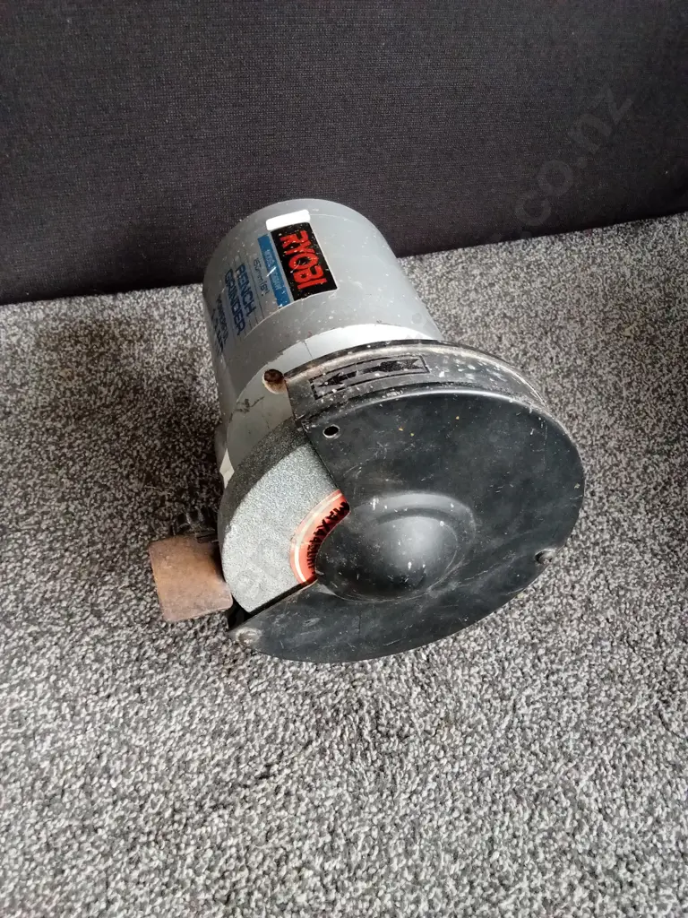 RYOBI BENCH GRINDER HBG634W Image 1++