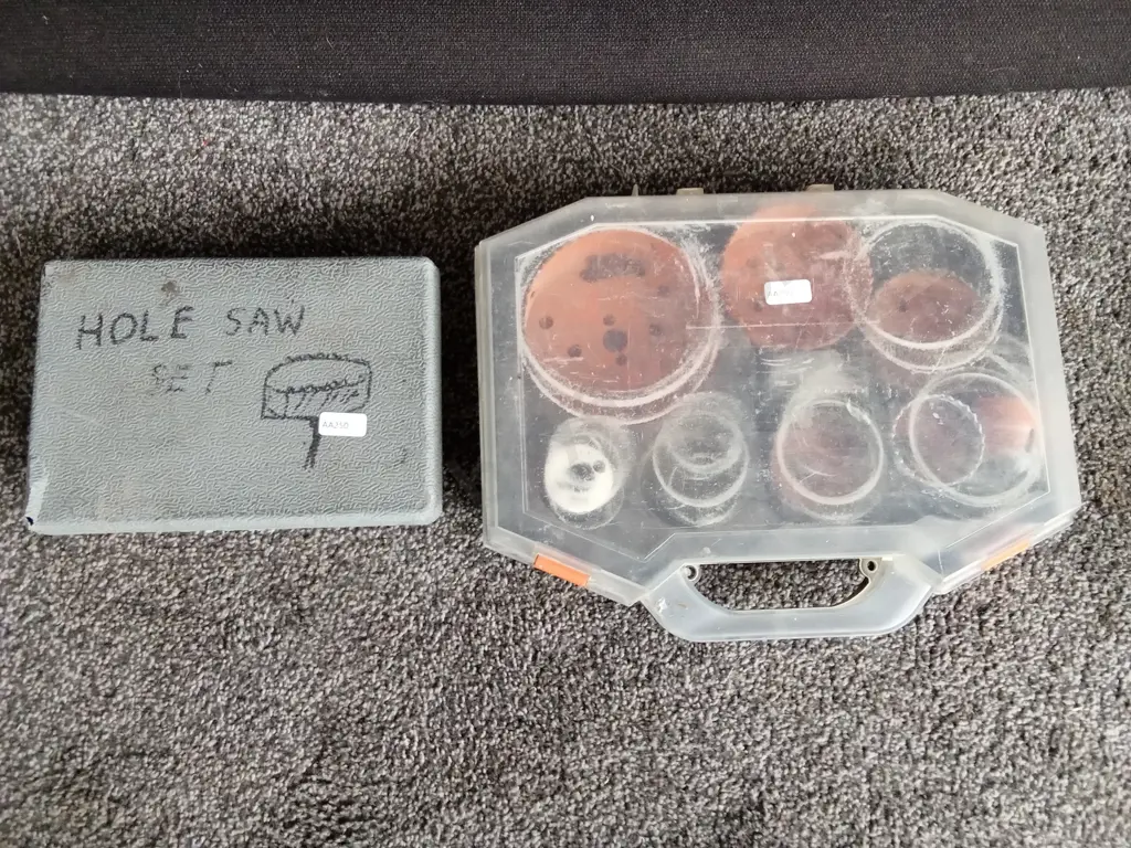 TWO HOLE SAW SETS Image 1++