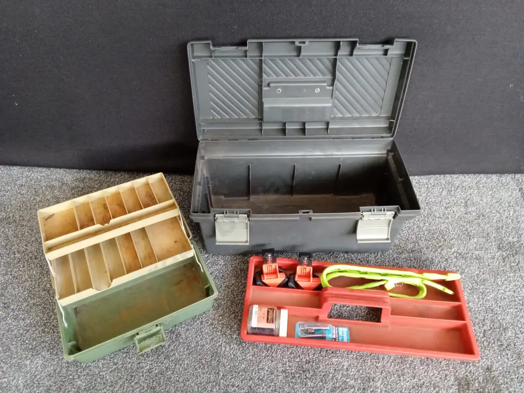 PAIR OF TOOL/TACKLE BOXES INCLUDING CONTENTS, L 50CM X W 25CM X H 23CM Image 1++