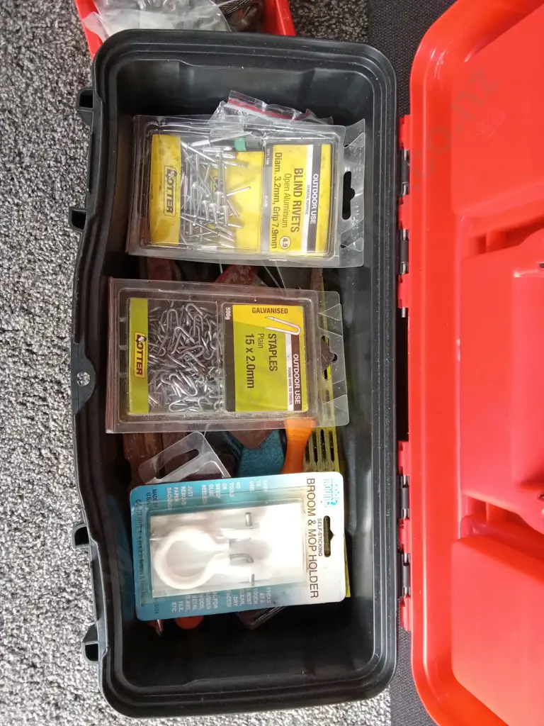 TOOL BOX WITH MIX OF HARDWARE INCLUDED, L 40CM X W 19CM X H 18CM Image 1++