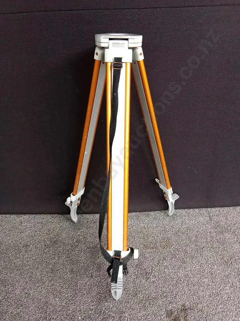 FOLDABLE SURVEYORS TRIPOD WITH STRAP Image 1++