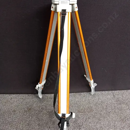 FOLDABLE SURVEYORS TRIPOD WITH STRAP