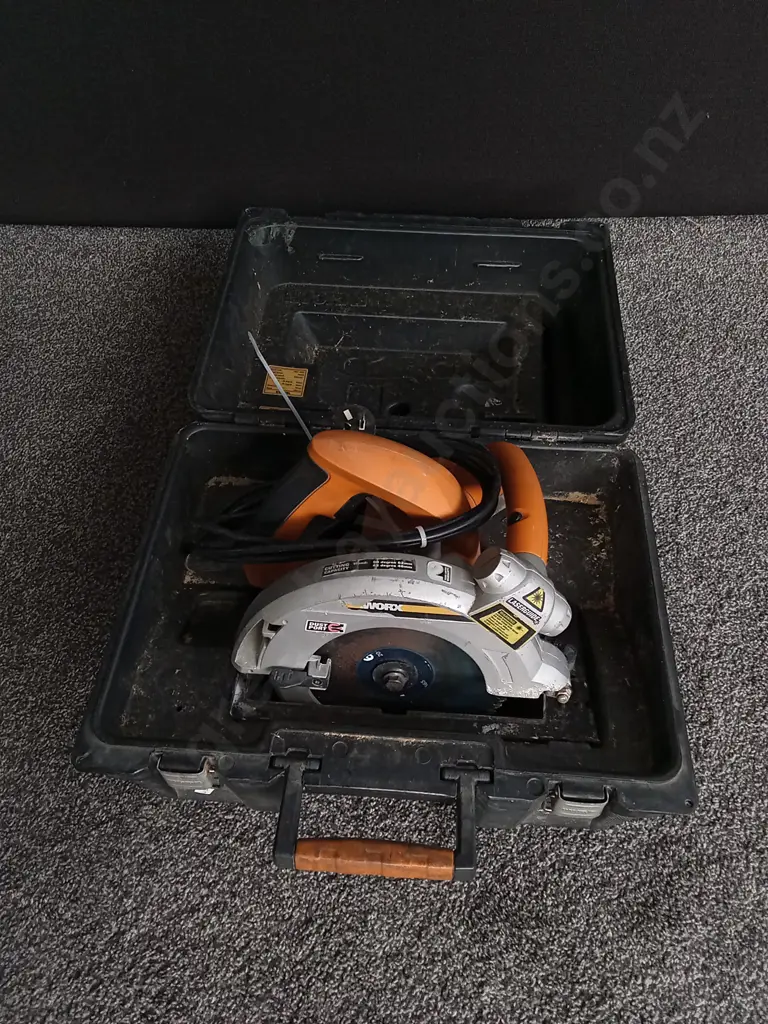 WORX WX150CSL CORDED CIRCULAR SAW IN CASE Image 1++