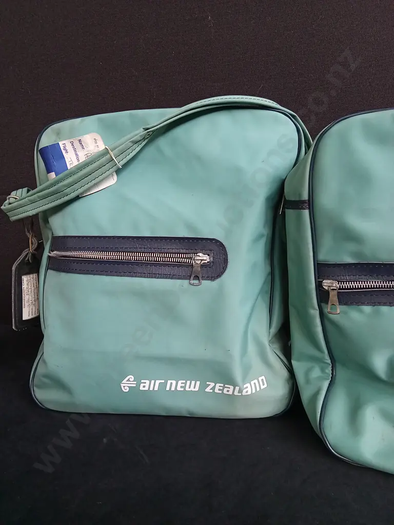 PAIR OF VINTAGE AIR NEW ZEALAND CABIN TOTE BAGS, H 35.5 CM Image 1++