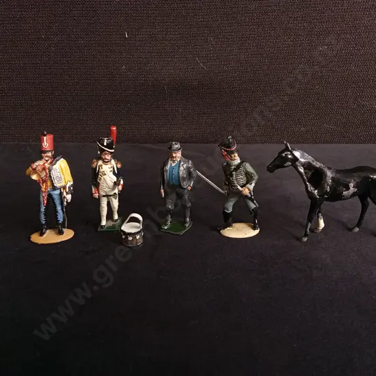 VINTAGE HAND PAINTED METAL TOY SOLDIERS AND HORSE, TALLEST 6.5 CM