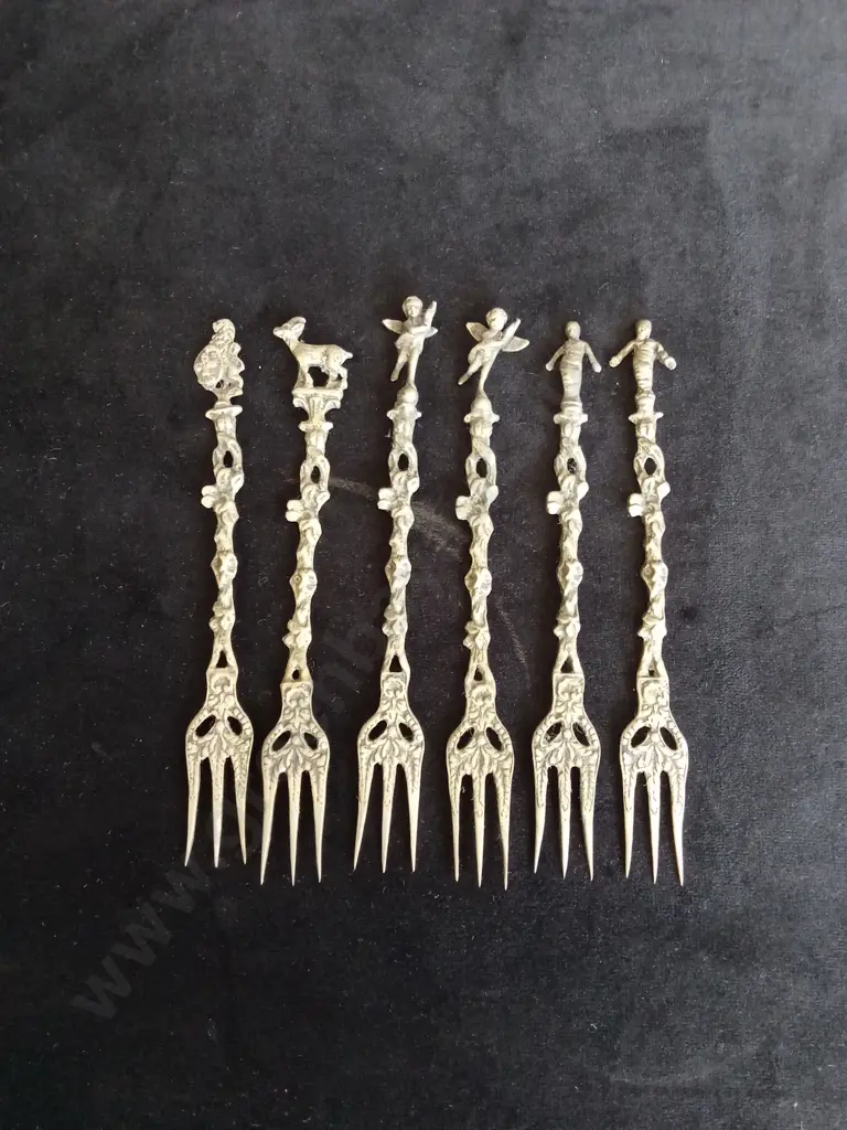 VINTAGE ORNATE BRASS SERVING FORKS H12CM Image 1++