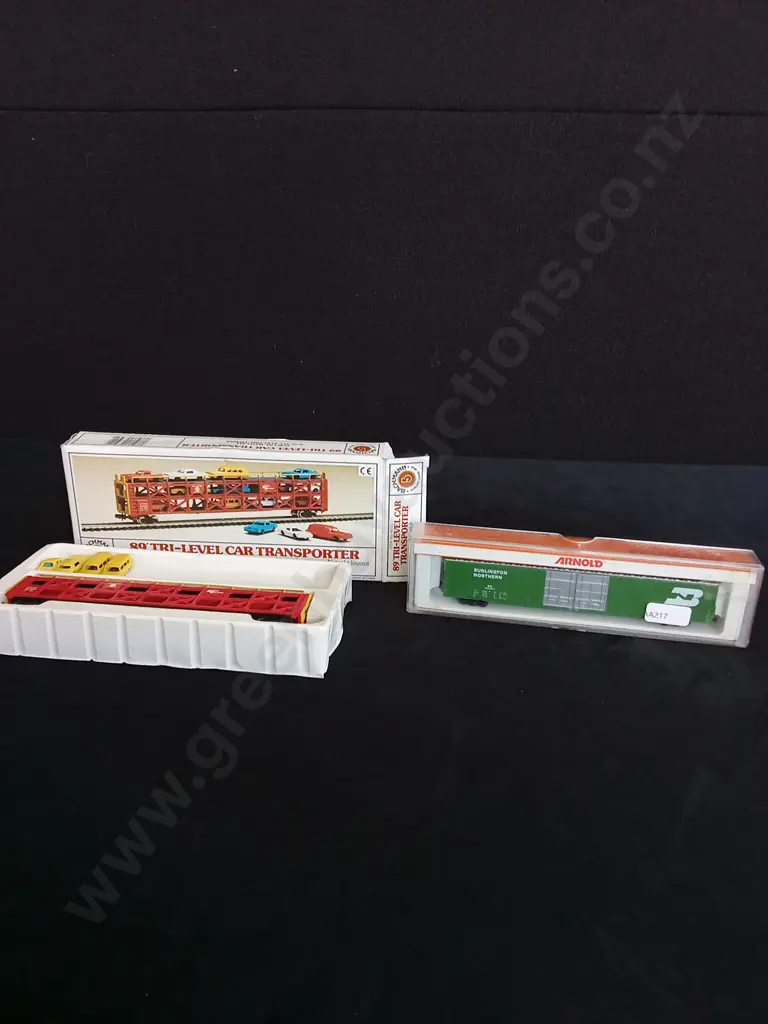 VINTAGE ARNOLD BURLINGTON NORTHERN BOX CAR L15CM AND VINTAGE BACHMANN 89' TRI-LEVEL CAR TRANSPORTER L17CM Image 1++