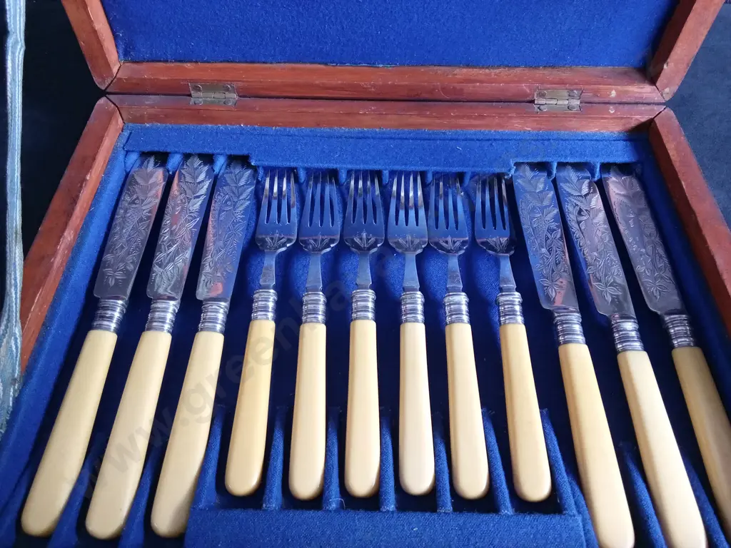 EDWARDIAN STYLE ENGRAVED FISH CUTLERY 12 PIECE SET Image 1++