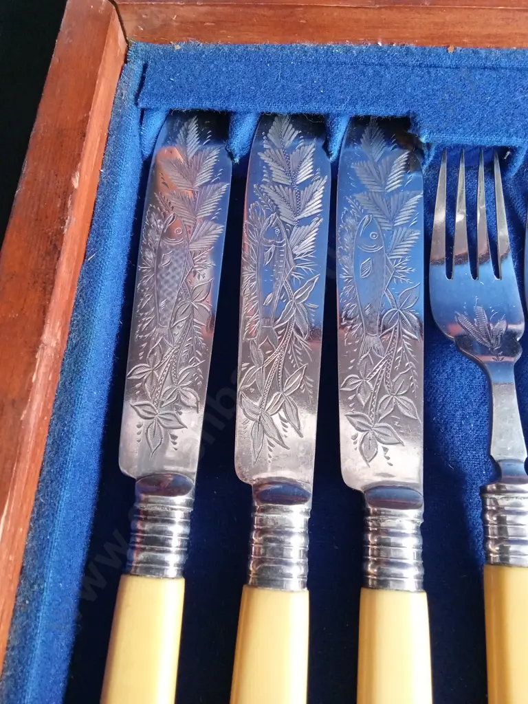 EDWARDIAN STYLE ENGRAVED FISH CUTLERY 12 PIECE SET Image 1++