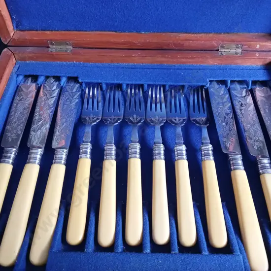 EDWARDIAN STYLE ENGRAVED FISH CUTLERY 12 PIECE SET