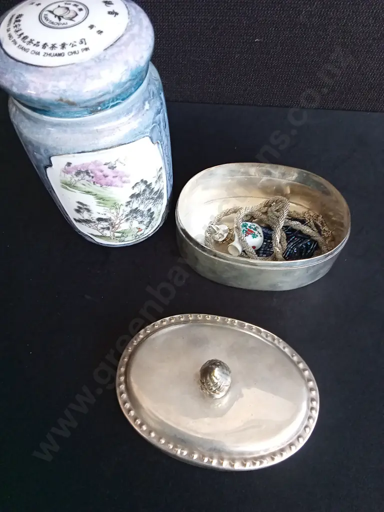 CHINESE PORCELAIN TEA JAR, AND VINTAGE TEA CADDY TRINKET BOX INCLUDING CONTENTS, TALLEST H 16 CM Image 1++