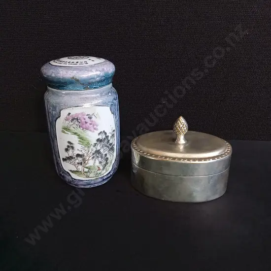 CHINESE PORCELAIN TEA JAR, AND VINTAGE TEA CADDY TRINKET BOX INCLUDING CONTENTS, TALLEST H 16 CM