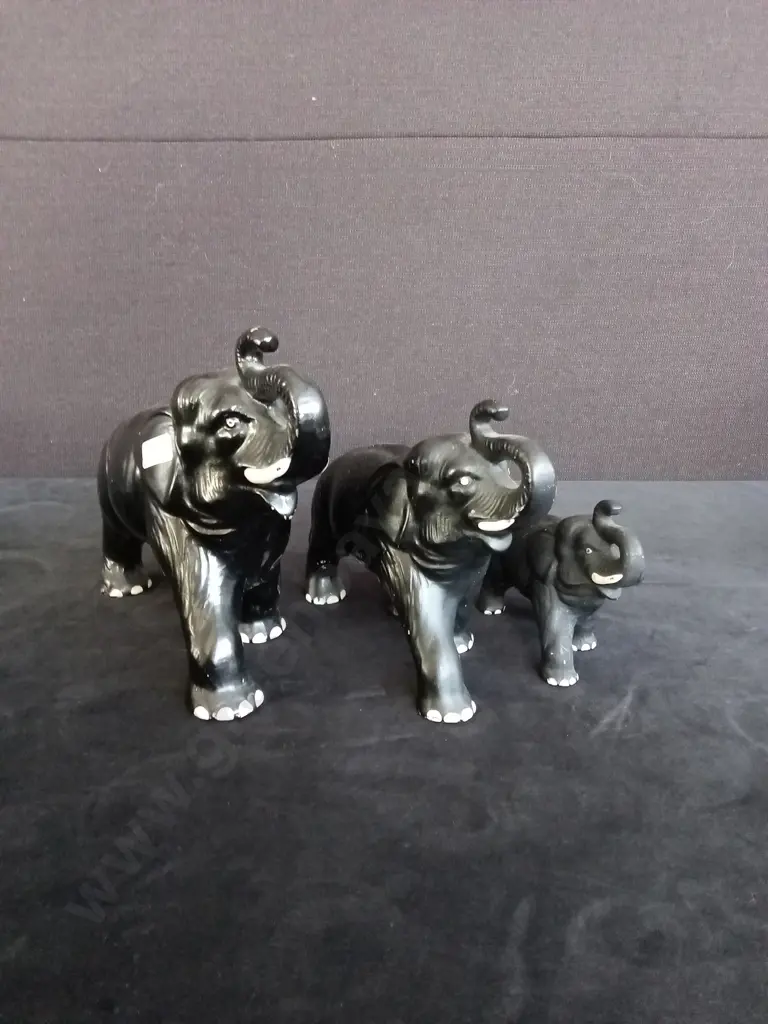 3 ELEPHANT FIGURINES TALLEST H17CM Image 1++
