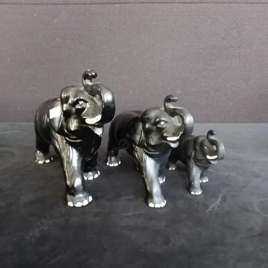 3 ELEPHANT FIGURINES TALLEST H17CM