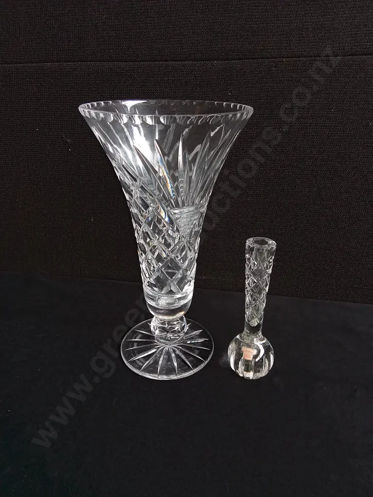 VINTAGE CUT GLASS VASE AND HAND CUT LEAD CRYSTAL BUD VASE, TALLEST H 26 CM Image 1++