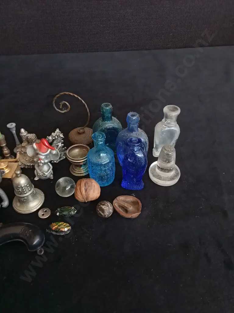 COLLECTION OF MINIATURE ITEMS Image 1++