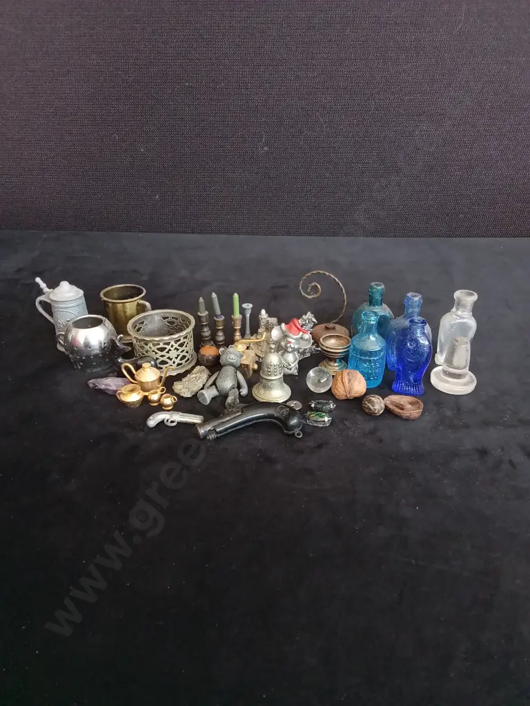 COLLECTION OF MINIATURE ITEMS Image 1++