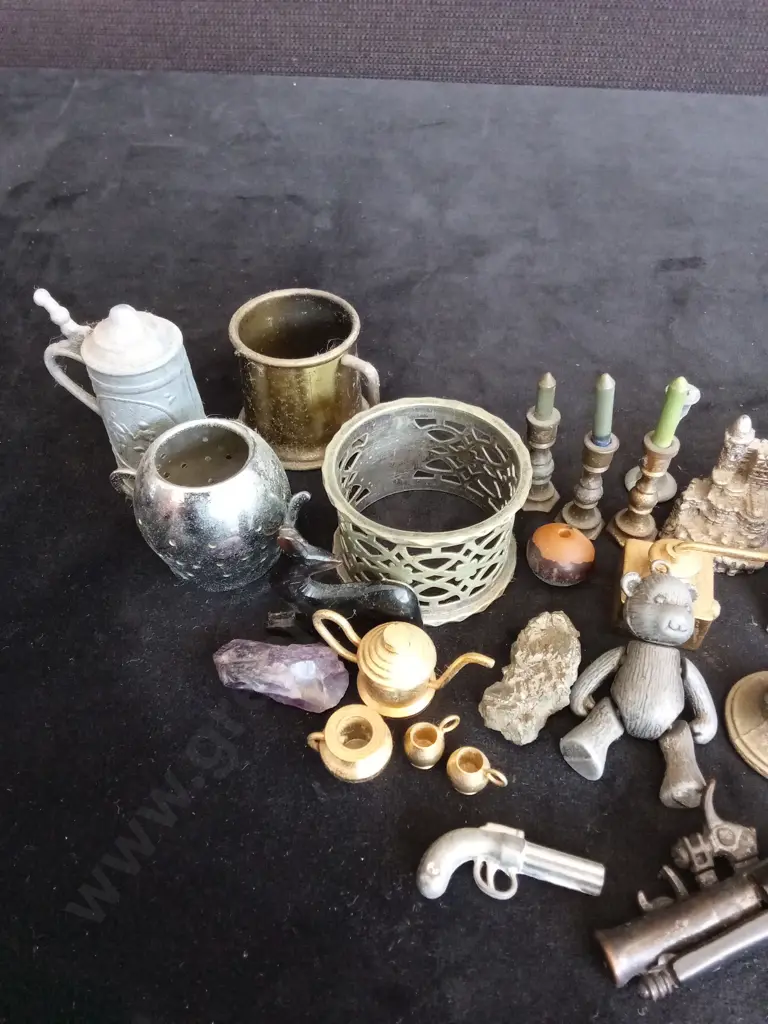 COLLECTION OF MINIATURE ITEMS Image 1++