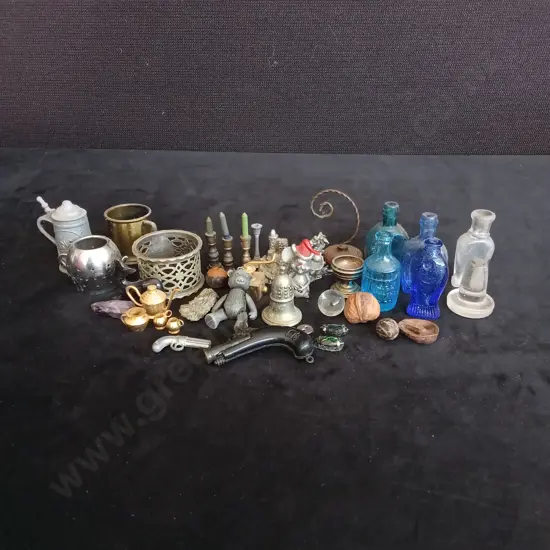 COLLECTION OF MINIATURE ITEMS