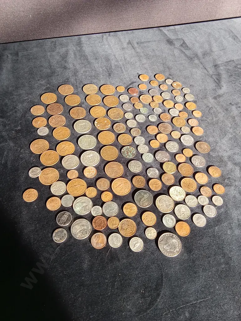 COLLECTION OF VINTAGE NEW ZEALAND COINS Image 1++