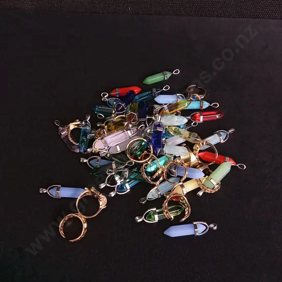 MIX OF PENDANTS AND RINGS