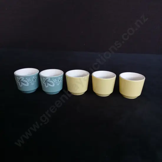 5 VINTAGE ROYDON CERAMIC EGG CUPS H4CM