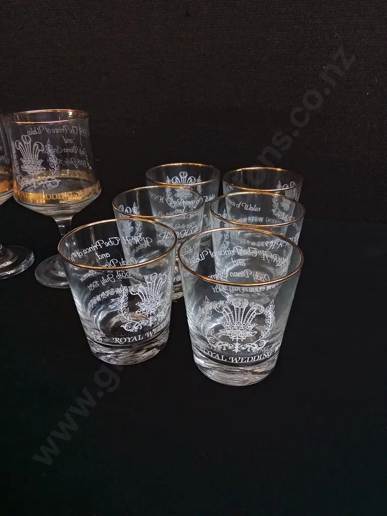 VINTAGE SET OF 1981 ROYAL WEDDING COMMEMORATIVE GLASSWARE, 8 PIECES TOTAL, TALLEST H 14.5 CM Image 1++