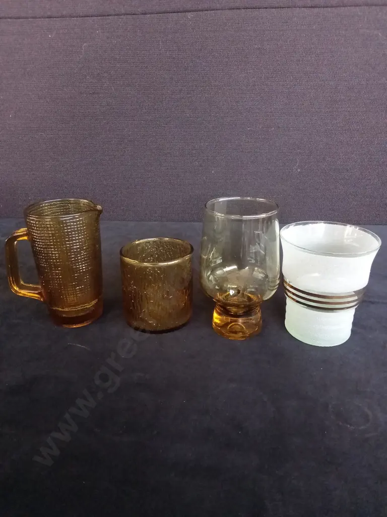 9 ASSORTED GLASS ITEMS TALLEST H11CM Image 1++